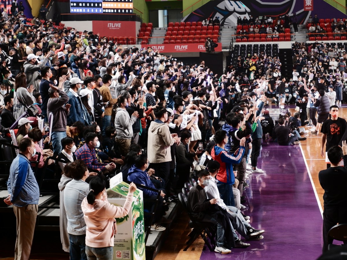 【竹北】約會新玩法！看球賽燃燒籃球魂，開箱新竹攻城獅主場及周邊景點｜新竹縣立體育館